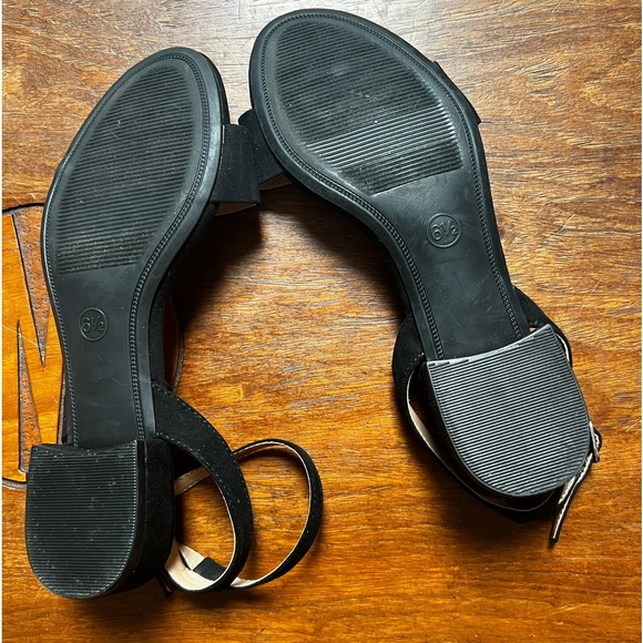 Universal Thread Heels - Picture 4 of 4